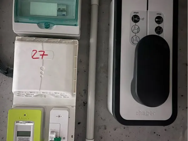 Box avec borne de recharge, parking sécurisé