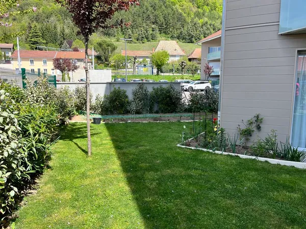 PMR , ascense parking privé Rez de chaussée terrasse,jardin