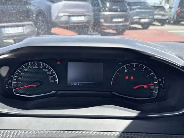 Peugeot 208 puretech 100 s&amp;s bvm6 — photo 10