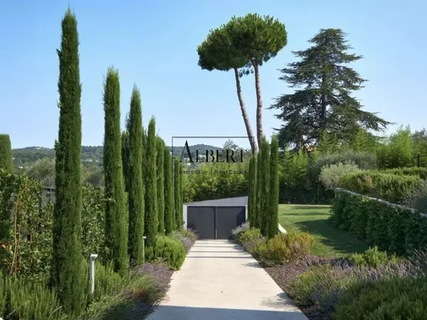 Villa 5 pièces 350 m²