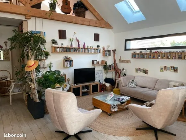 Maison d'architecte de plain-pied jardin arboré de 930m² 5 min à pied centre d'Orgeval, avec sauna e