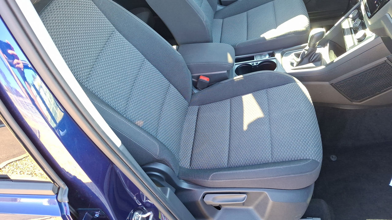 Volkswagen Touran 2.0 TDI 115 DSG7 7pl — photo 22