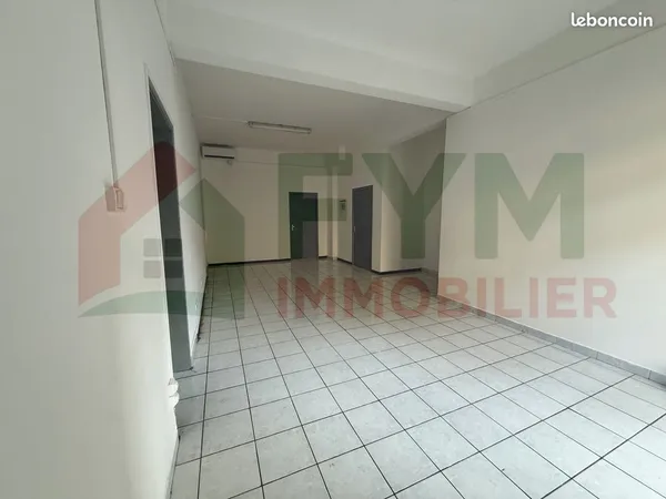 Local 124 m² Saint-Louis