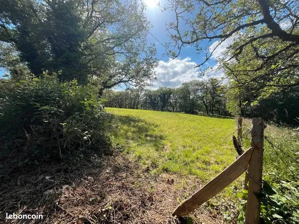 Terrain 3 242 m² Parisot