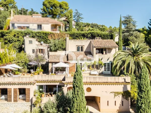 Maison 11 pièces 266 m²