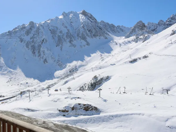 VUE SUR LES PISTES - PISCINE - PARKING COUVERT