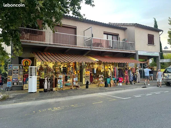 Boutique clé en main 80 m² - Vallon-Pont-d'Arc - Stock inclus - 35 000