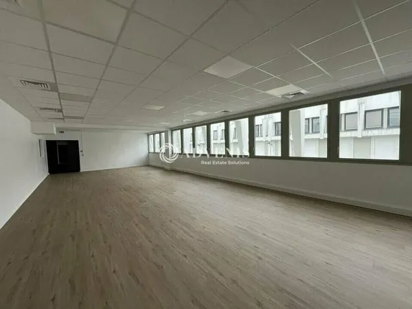 Bureau 158 m²