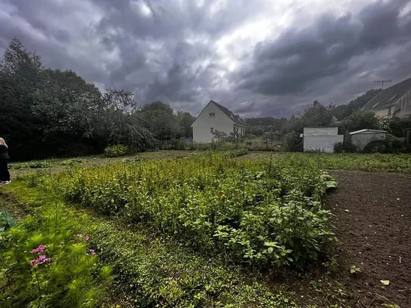 EN EXCLUSIVITE Terrain constructible non viabilisé de plusieurs