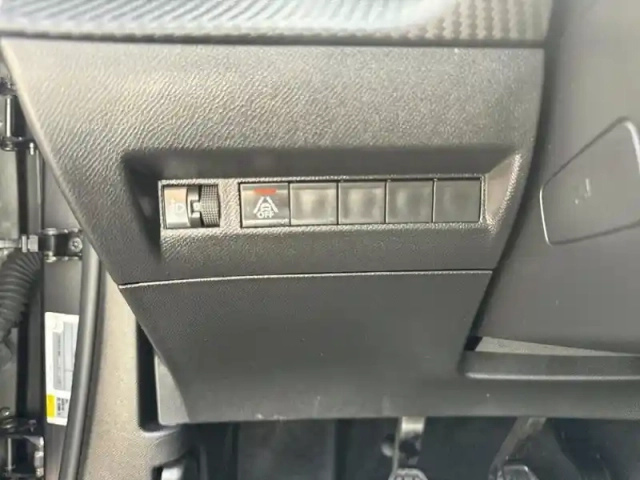 Peugeot 2008 puretech 100 s&amp;s bvm6 allure pack — photo 25