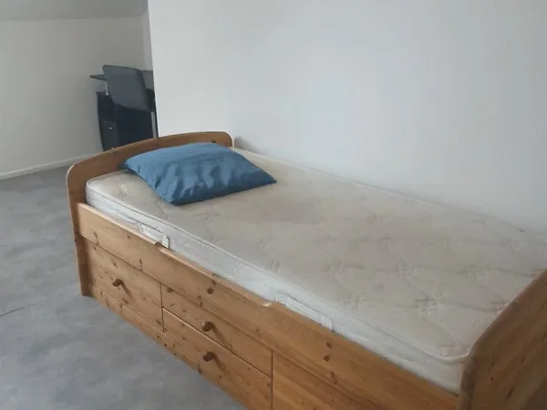 Chambre meublée