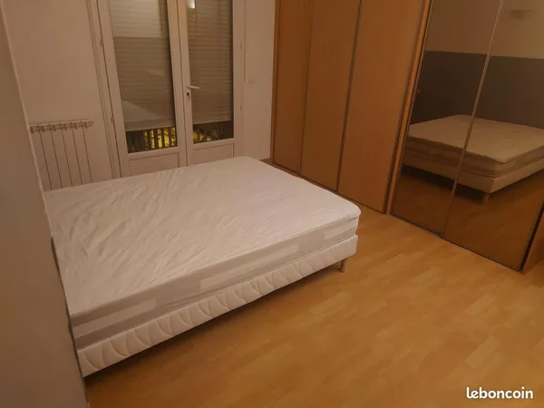 Chambre spacieuse dans une maison à Villetaneuse