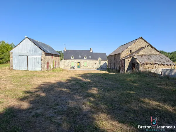 Corps de ferme sans voisins secteur Mayenne