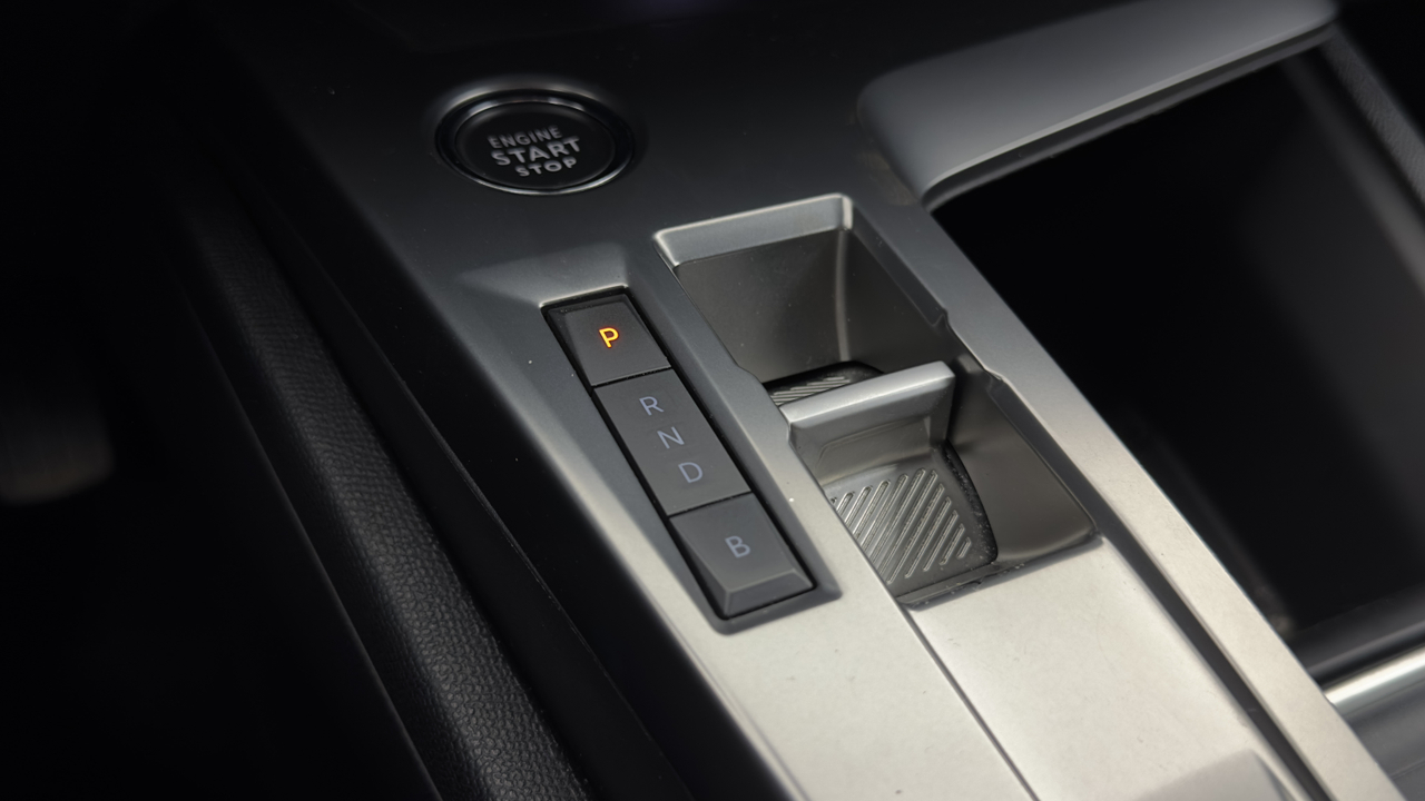 Peugeot 308 SW PHEV 180 e-EAT8 — photo 29