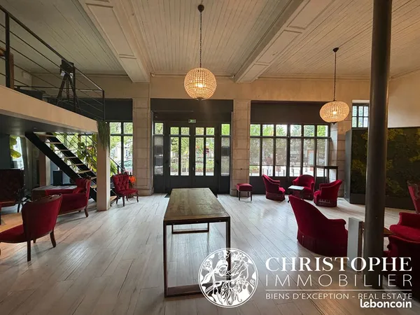Bureaux, local commercial 135 m² PAU