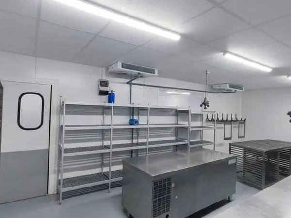Entrepôt 600 m²