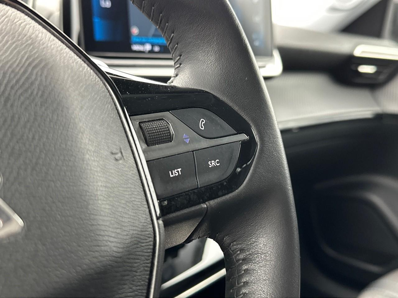 Peugeot 2008 puretech 130 s&s eat8 allure pack — photo 18