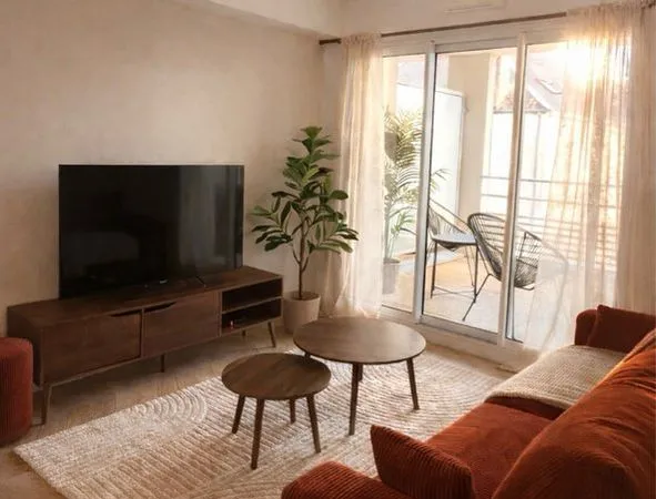 À VENDRE - Appartement meublé 65 m² - 2 chambres - Balcon avec vue dégagée - Parking couvert - Saint