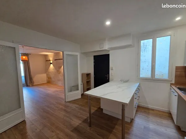 A louer-bel appartement rénové de 62m2 au coeur de Pauillac