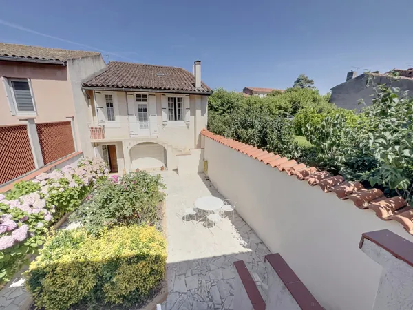 Charme, espace et potentiel au coeur de Sorèze !