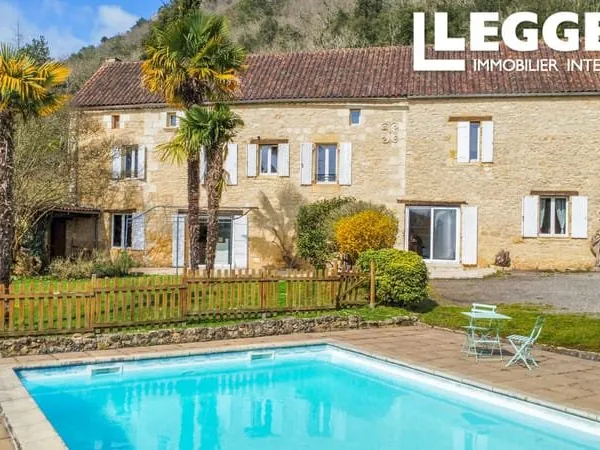 Bel ensemble immobilier avec 2 Maisons en pierre, Lumineuses, Piscine | Opportunité à saisir - 10km 