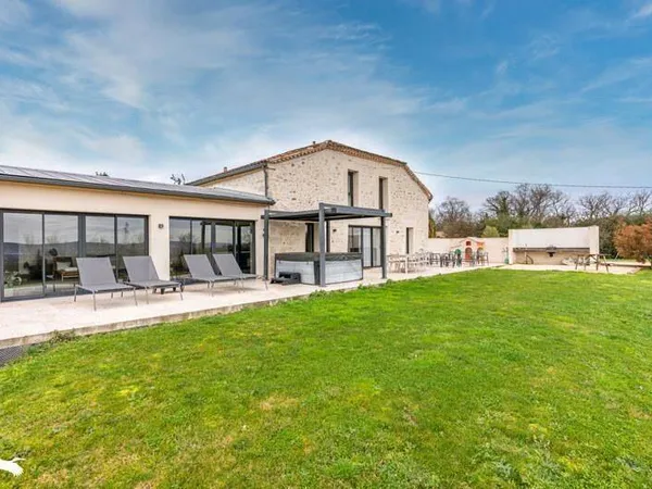 Maison 8 pièces 258 m²