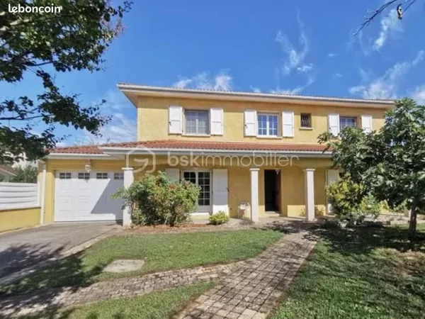 Villa 8 pièces 235 m²