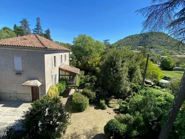 Maison 10 pièces 280 m²