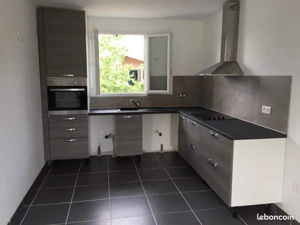 Loue appartement 50m2 650