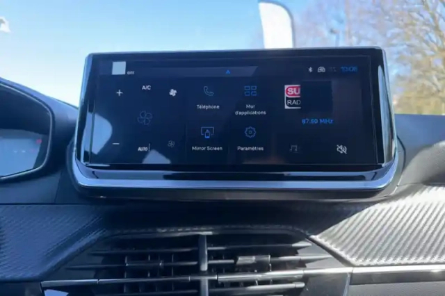 Peugeot 2008 hybrid 145 e-dcs6 — photo 17