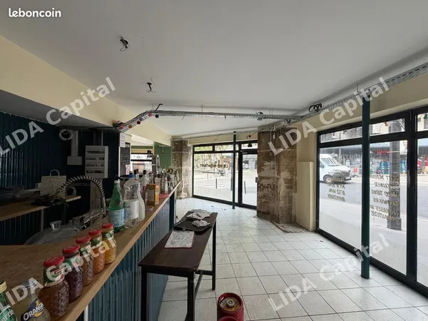 Local commercial 98 m² à louer — Paris