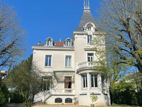 Maison de luxe 11 pièces 283 m²