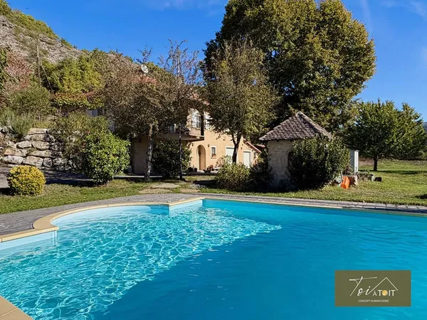 Tallard - Propriété avec piscine, paddock et 2 hectares de terrain