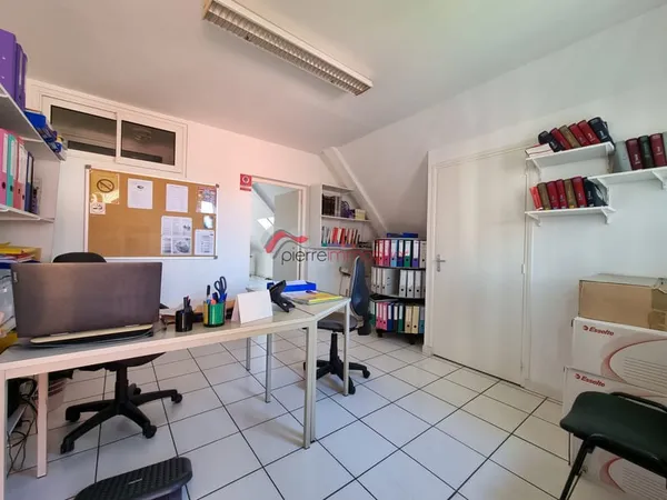 LOCAL PROFESSONNEL / BUREAUX 51 m2 centre de Saint-Pierre