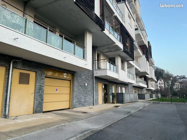 Loue stationnement dans parking