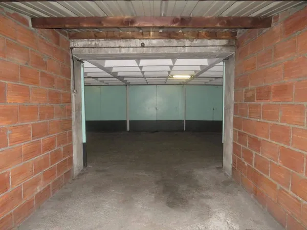 Parking 12 m²