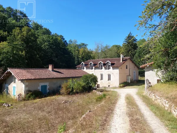 Ensemble pierre avec  moulin  du XVIIIe