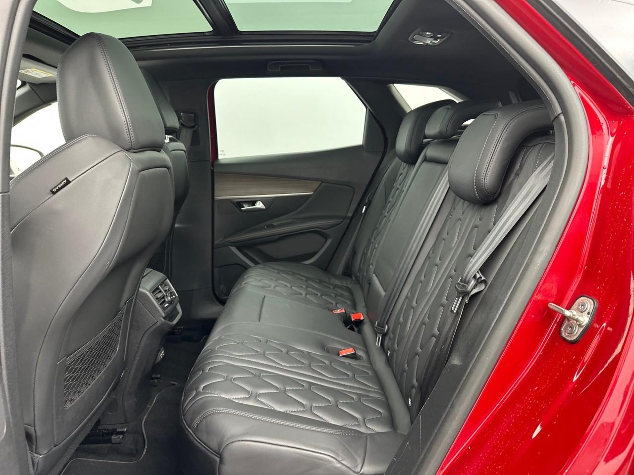 Peugeot 3008 hybrid4 300 e-eat8 gt — photo 12
