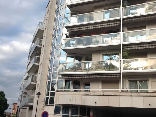 Place de parking, residence sécurisée, proche RER