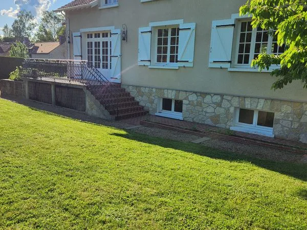 Maison 95 m2 terrain arboré sud-est à rénover