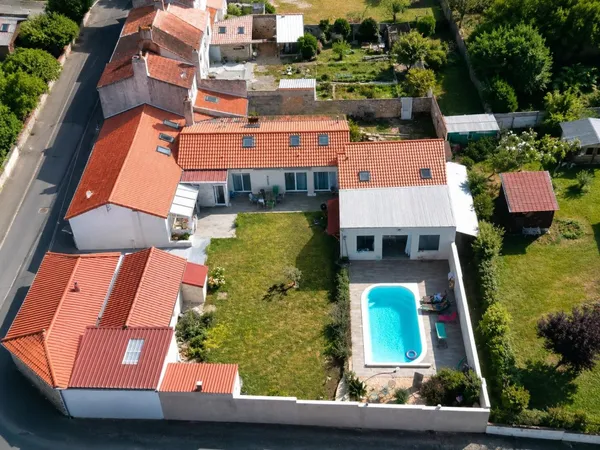 Propriété rare : 3 logements et piscine