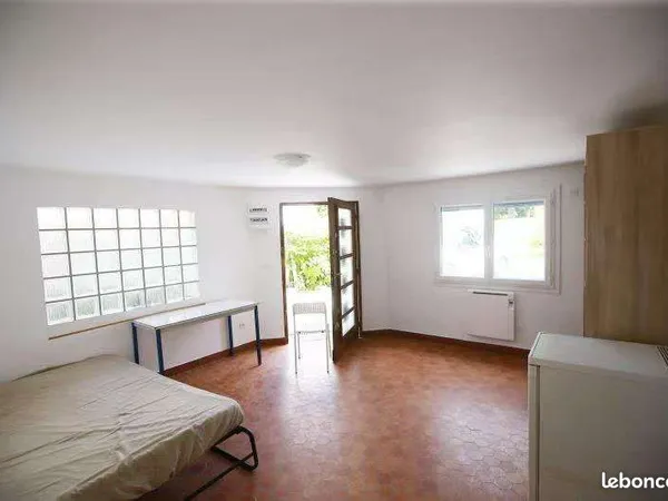 Studio meublé de 25 m² à Orsay - 700 /mois