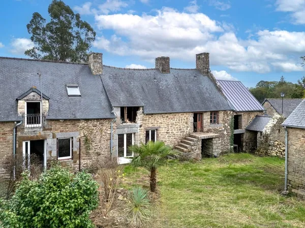 MAISON EN PIERRE A RENOVER - 160 M2 HABITABLES