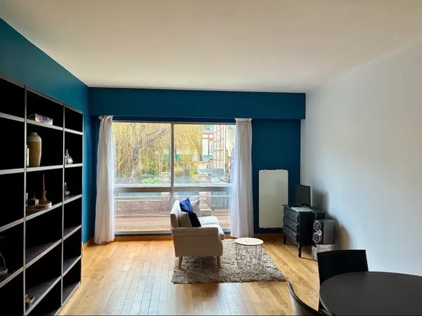 Vends Appartemen T2 entre modernité et charme classique proche gare avec Parking(box) et cave