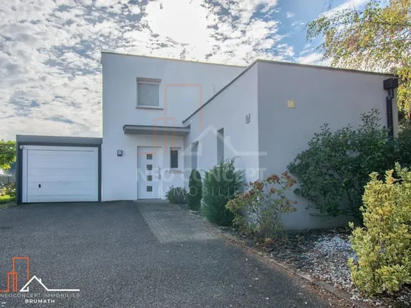 Maison contemporaine de standing, au calme dans une impasse,