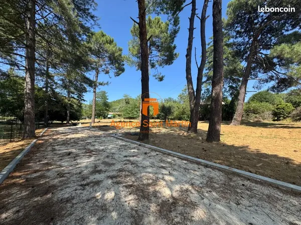 Allan, à proximité immédiate du village, dans un lotissement de 3 lots