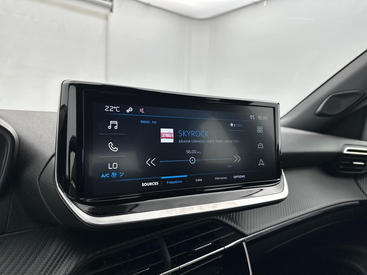 Peugeot 2008 hybrid 136 e-dcs6 style — photo 22