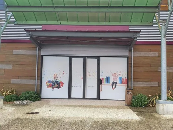 Local 975 m²