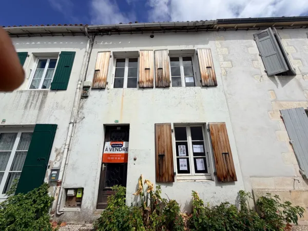 EXCLUSIVITÉ - MAISON DE VILLAGE AUTHENTIQUE EN PIERRES - (MARCHÉ & PLAGES)