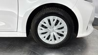 Toyota Yaris 116h Dynamic 5p MY22 — photo 20